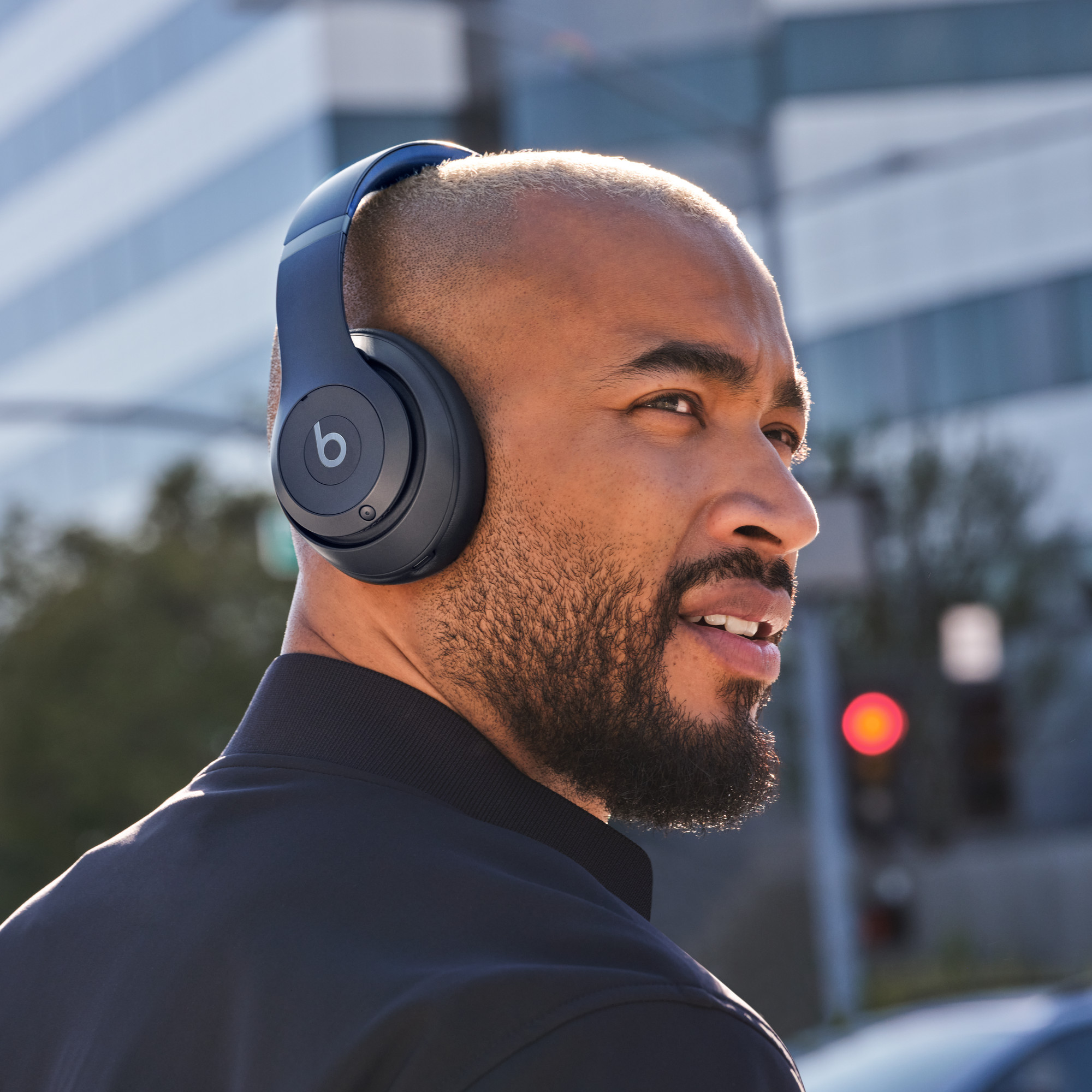 Beats Studio Pro Draadloze Koptelefoon met Noise Cancelling (ANC) - Navy - Afbeelding 2