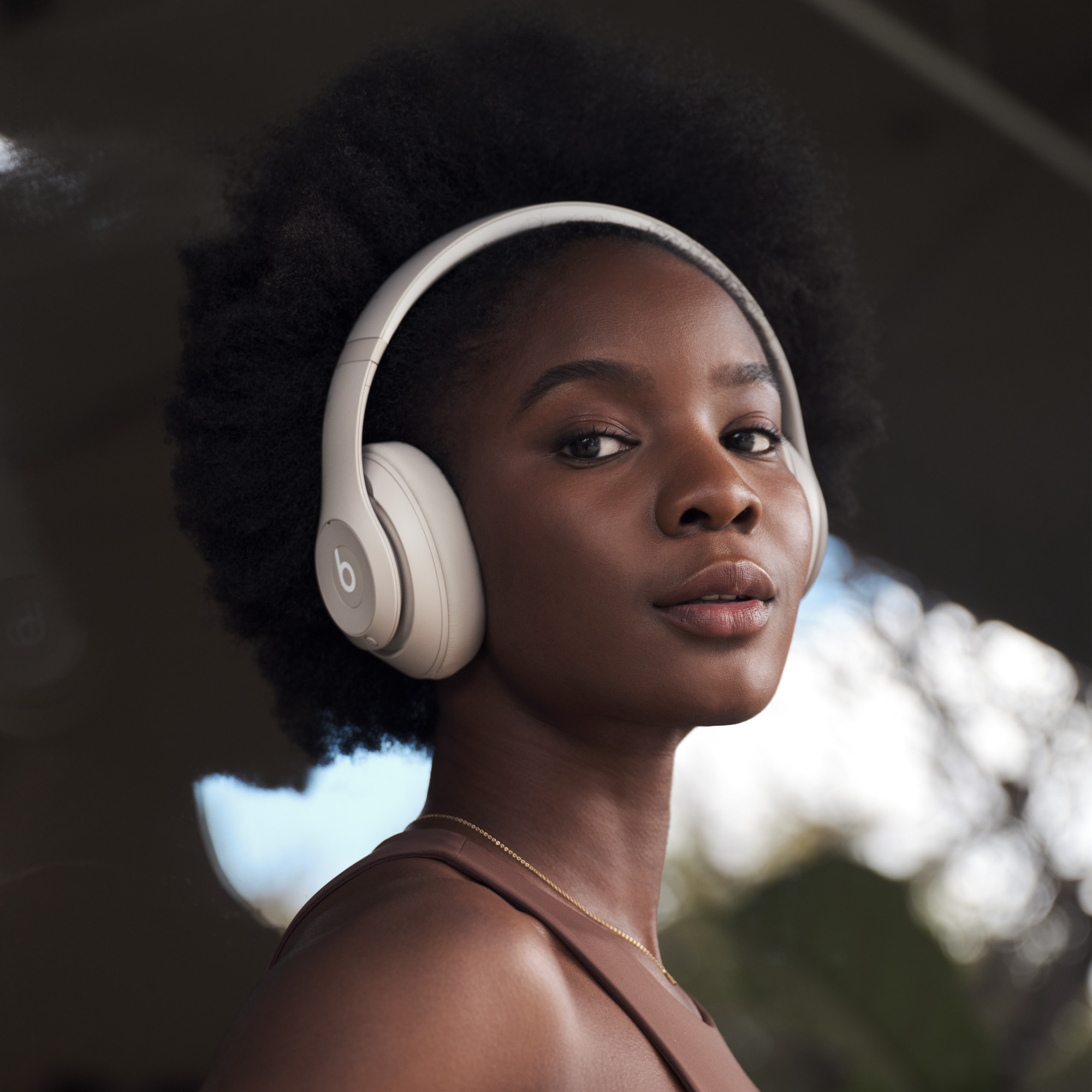 Beats Studio Pro Draadloze Koptelefoon met Noise Cancelling (ANC) - Sandstone - Afbeelding 2