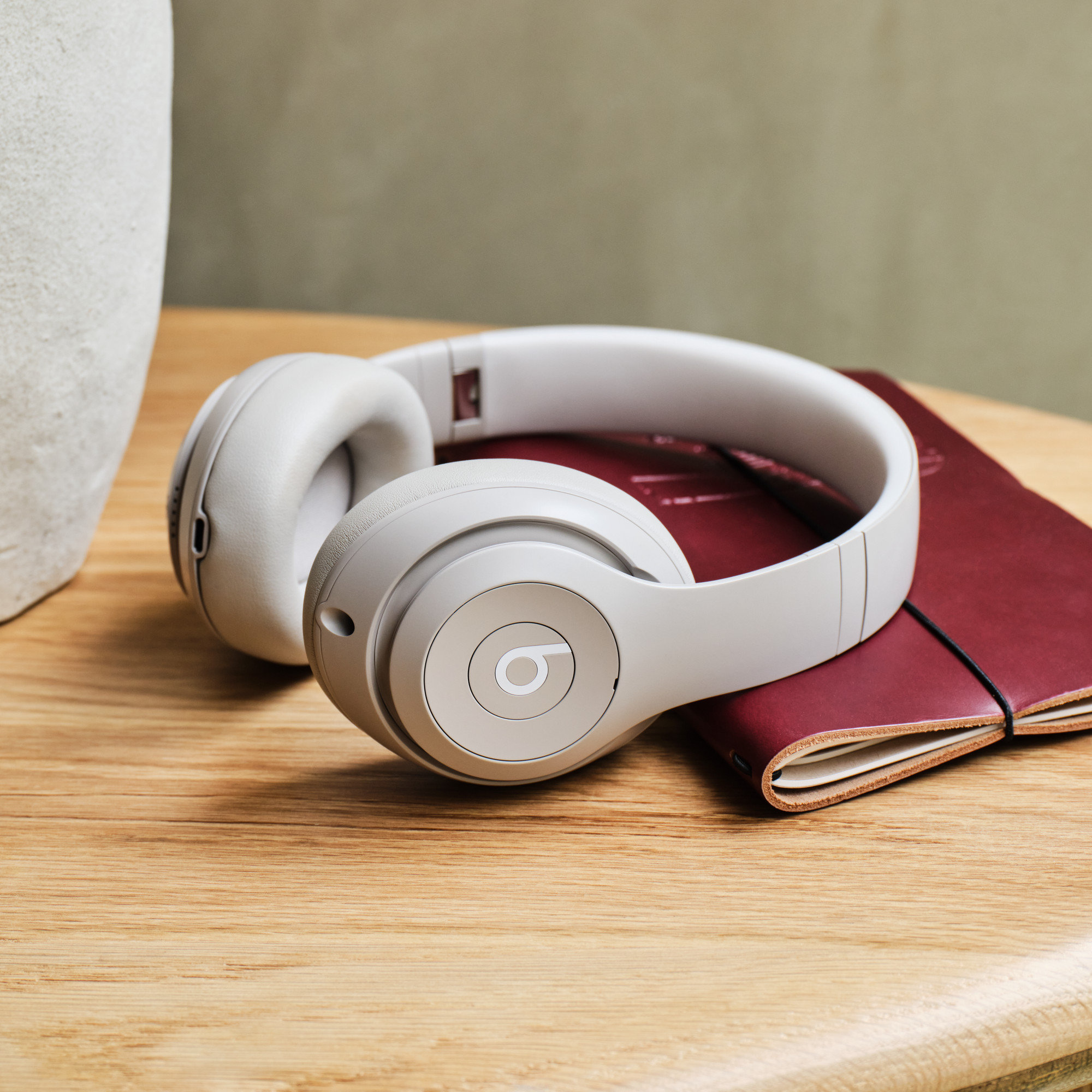Beats Studio Pro Draadloze Koptelefoon met Noise Cancelling (ANC) - Sandstone - Afbeelding 6