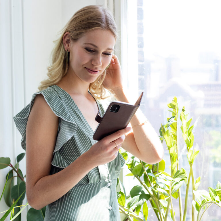 Selencia Echt Lederen Bookcase Apple iPhone Xs - Bruin - Afbeelding 7