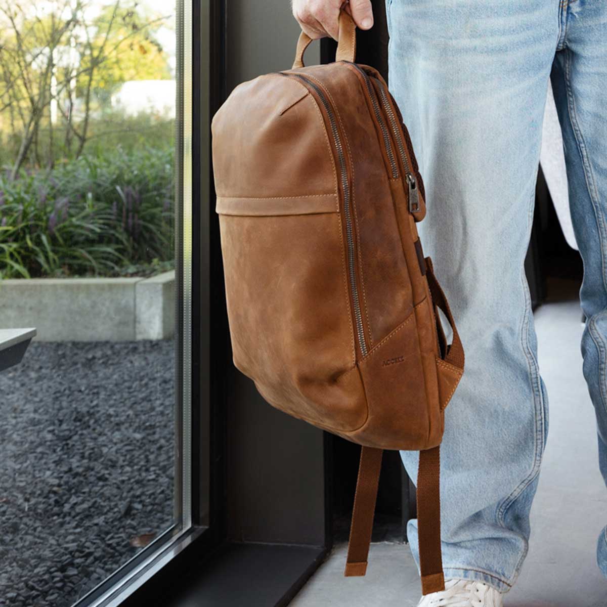Accezz Leather Laptop rugzak 16 inch – Cognac
