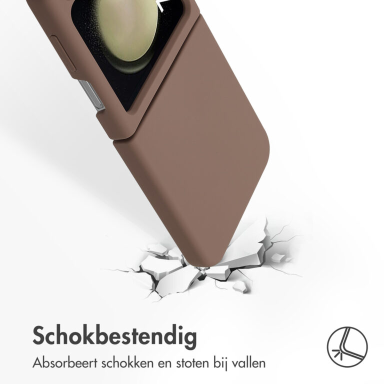 Accezz Liquid Silicone Backcover met MagSafe Samsung Galaxy Z Flip 5 - Lichtbruin - Afbeelding 5