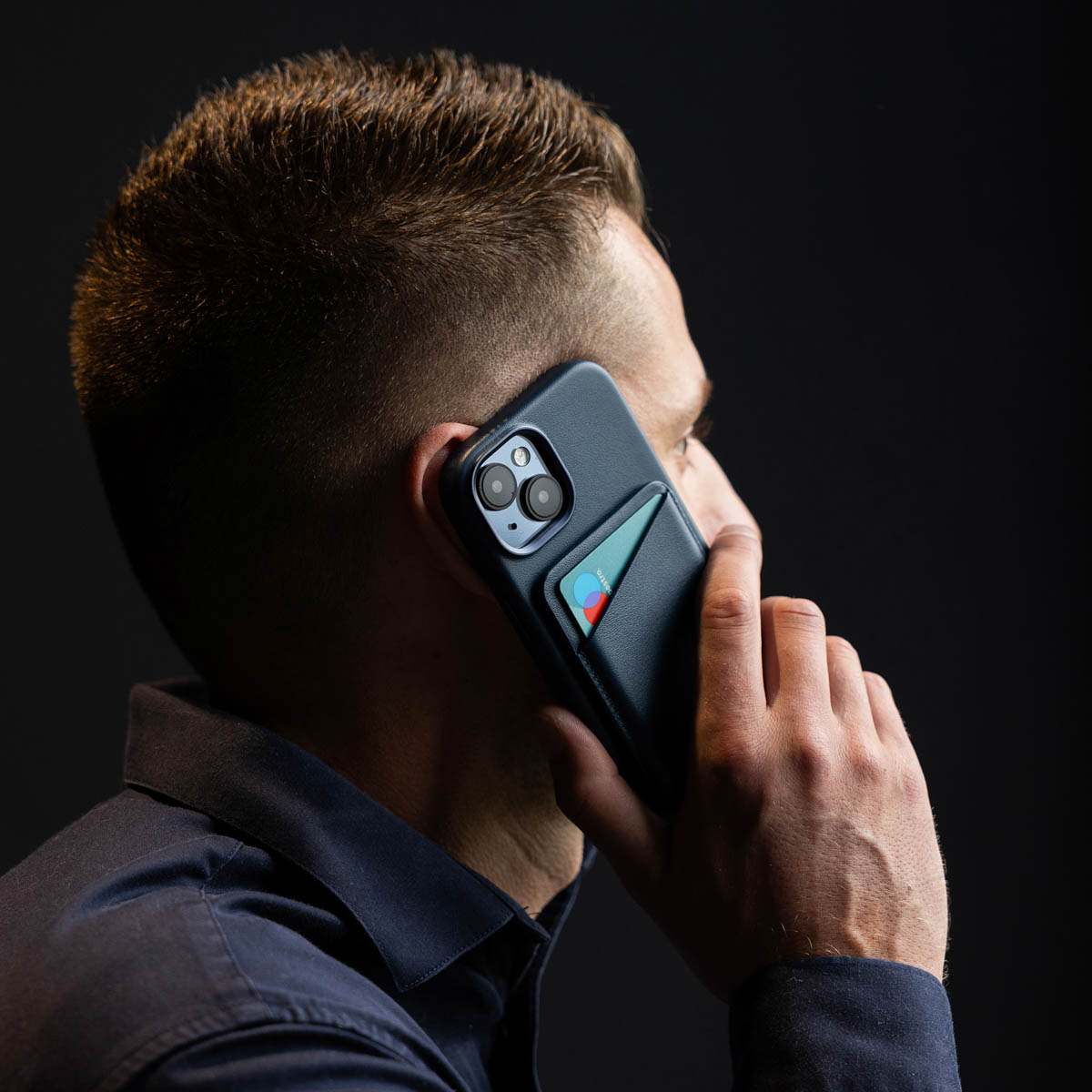 Accezz Leren Kaarthouder - Geschikt voor MagSafe en Qi2 - Nightfall Blue - Afbeelding 2