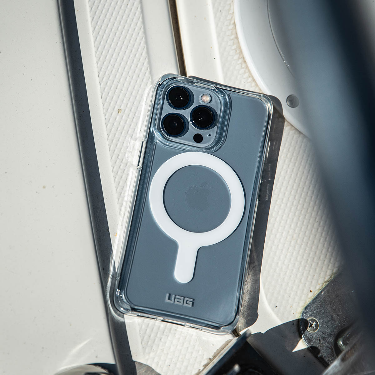 UAG Plyo Backcover MagSafe Apple iPhone 16 – Ice / White