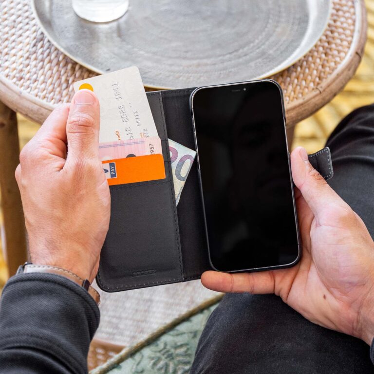 Accezz Premium Leather 2 in 1 Wallet Bookcase Samsung Galaxy A54 (5G) - Zwart - Afbeelding 4