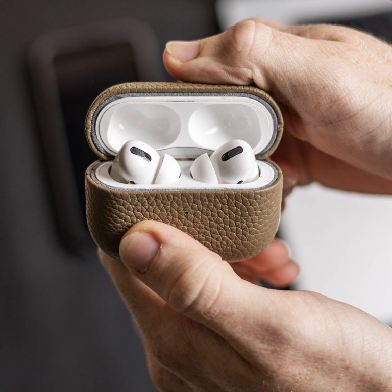 Accezz Echt Leren Case Apple AirPods 4 - Taupe - Afbeelding 6