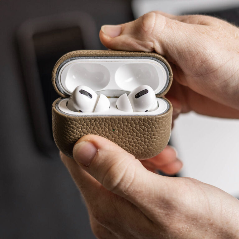 Accezz Echt Leren Case AirPods Pro 2 - Taupe - Afbeelding 6