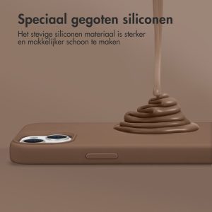 Accezz Liquid Silicone Backcover met MagSafe iPhone 12 (Pro) - Lichtbruin