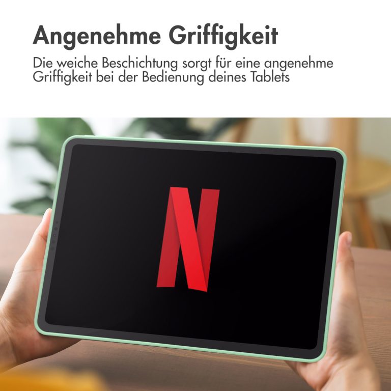 Accezz Liquid Silicone Backcover met penhouder Apple iPad Pro 12.9 (2022) / Pro 12.9 (2021) / Pro 12.9 (2020) - Lichtgroen - Afbeelding 6