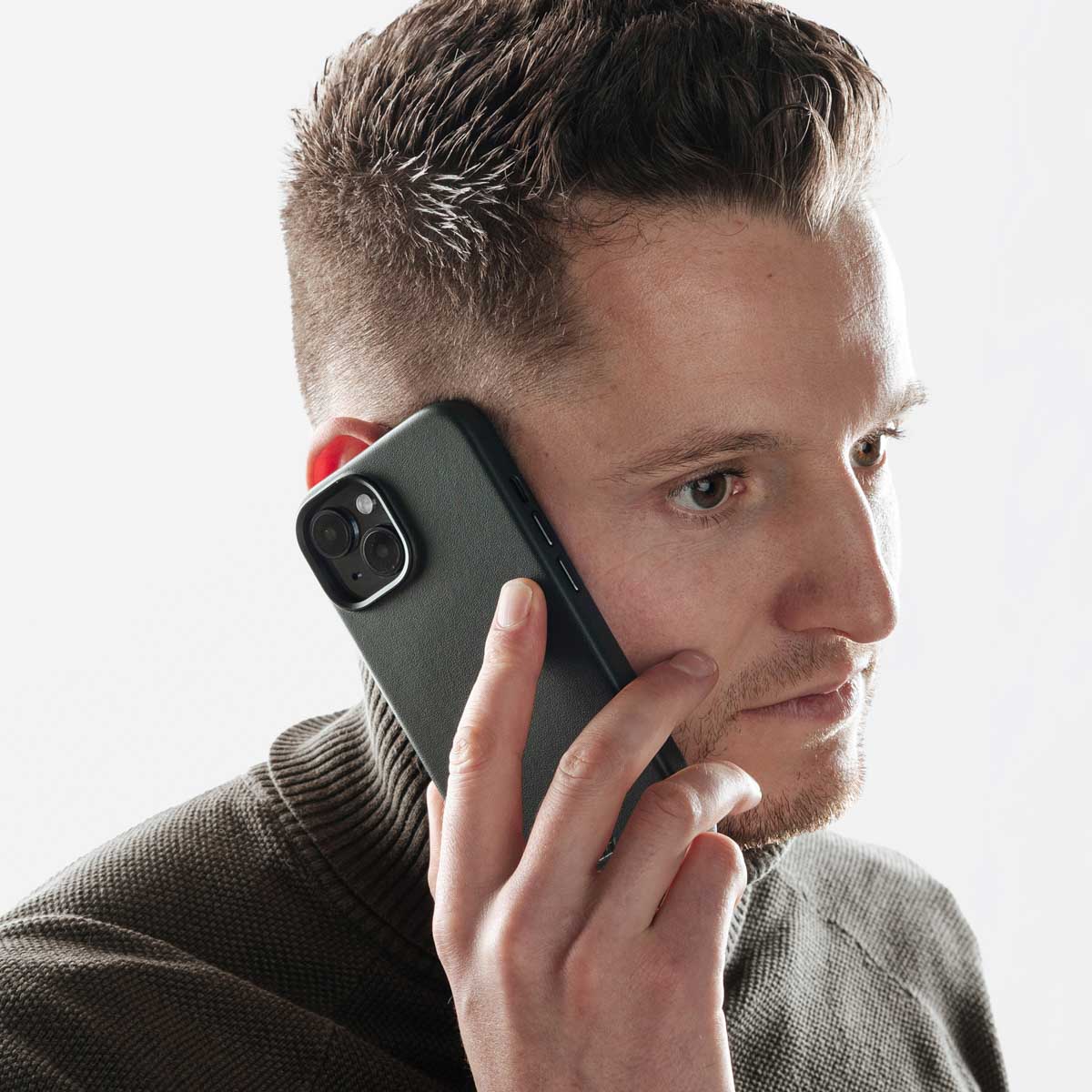 Accezz MagSafe Leather Backcover Apple iPhone 14 Pro - Cedar Green - Afbeelding 4