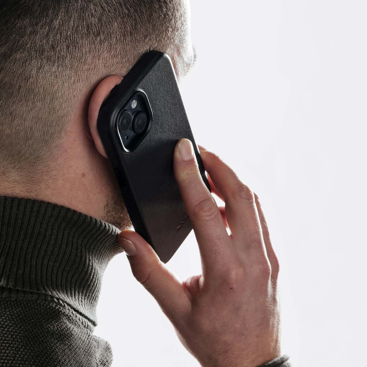 Accezz MagSafe Leather Backcover Apple iPhone 16 - Onyx Black - Afbeelding 9