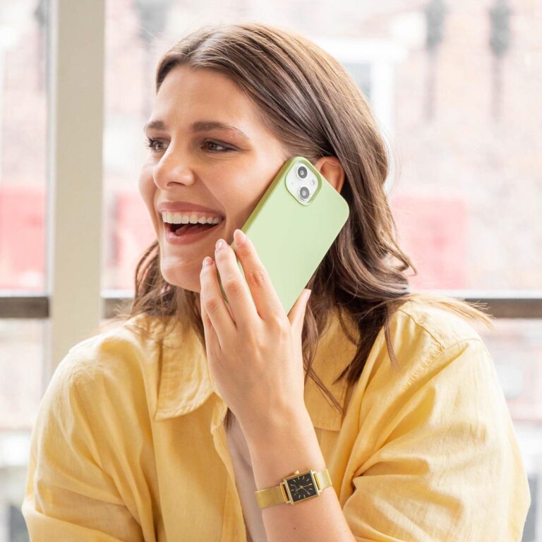 Accezz Liquid Silicone Backcover Apple iPhone 13 - Groen - Afbeelding 8