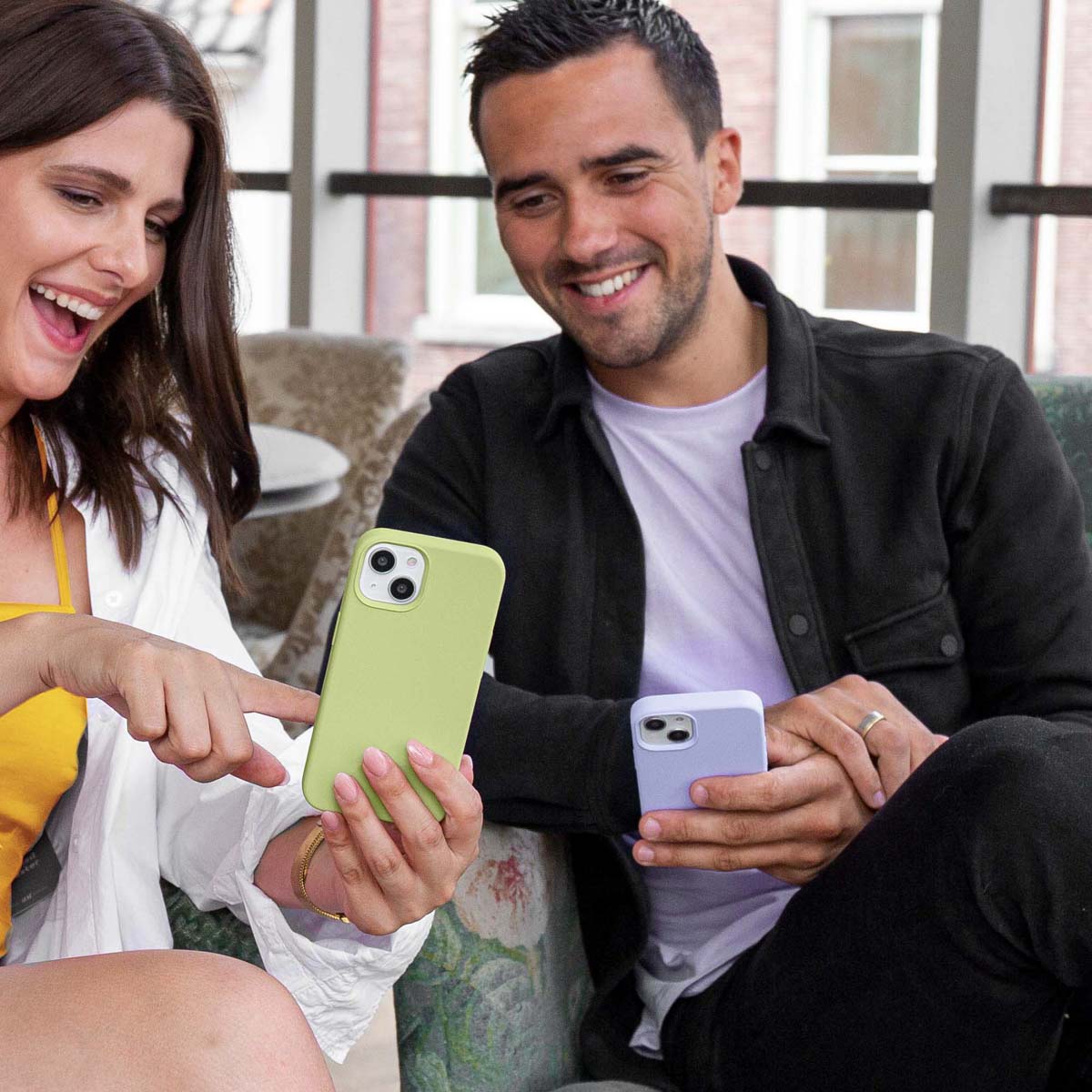 Accezz Liquid Silicone Backcover Apple iPhone 15 Plus - Groen - Afbeelding 10