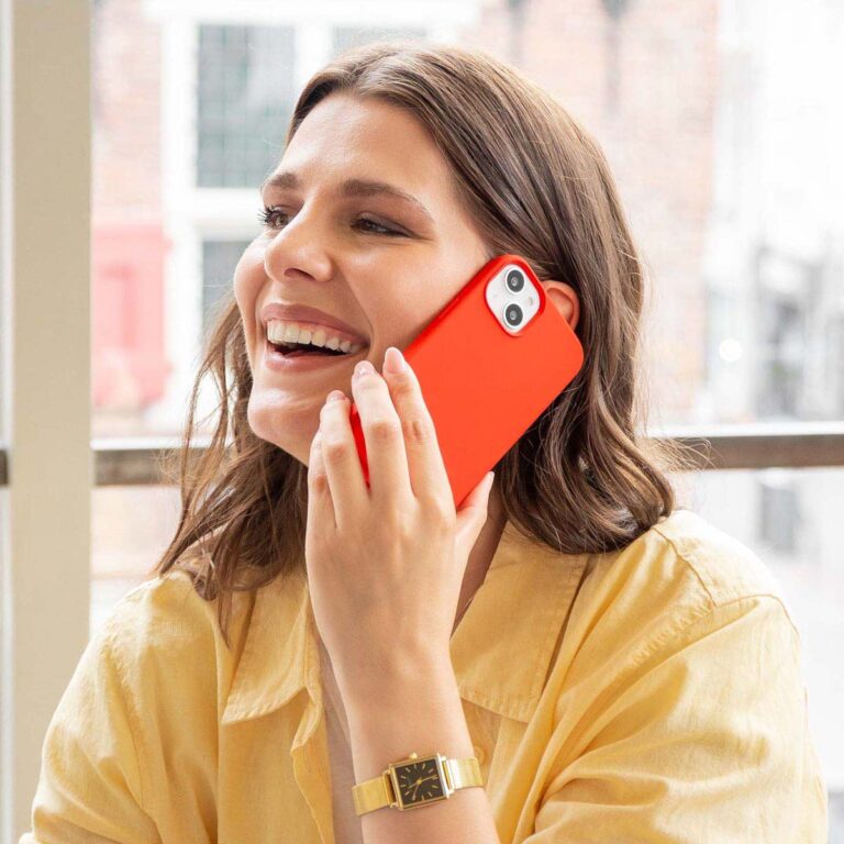 Accezz Liquid Silicone Backcover Apple iPhone 15 Pro Max - Rood - Afbeelding 10