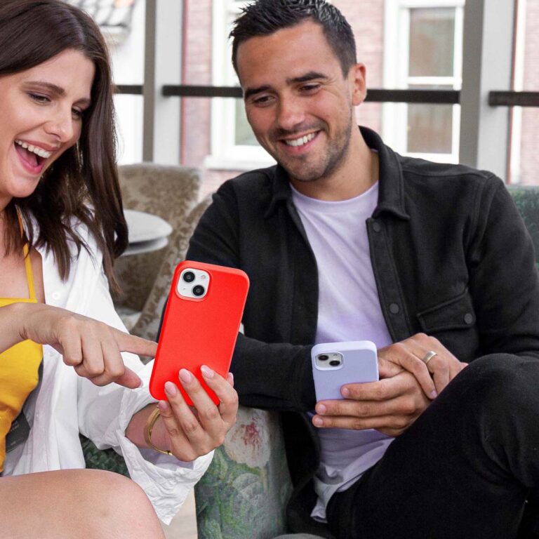 Accezz Liquid Silicone Backcover Samsung Galaxy S22 Plus - Rood - Afbeelding 9