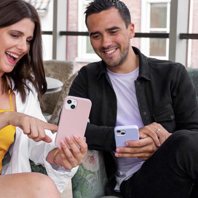 Accezz Liquid Silicone Backcover Google Pixel 8a - Roze