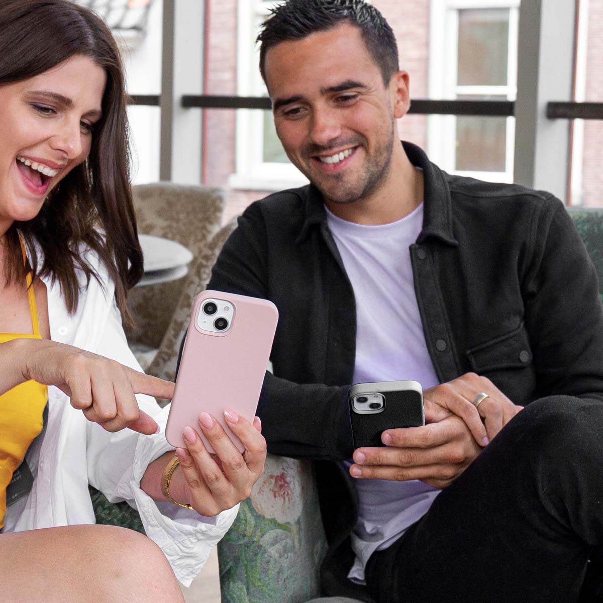 Accezz Liquid Silicone Backcover Samsung Galaxy S10 - Zwart - Afbeelding 5