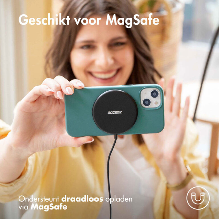 Accezz Liquid Silicone Backcover met MagSafe Apple iPhone 16e - Donkergroen - Afbeelding 6