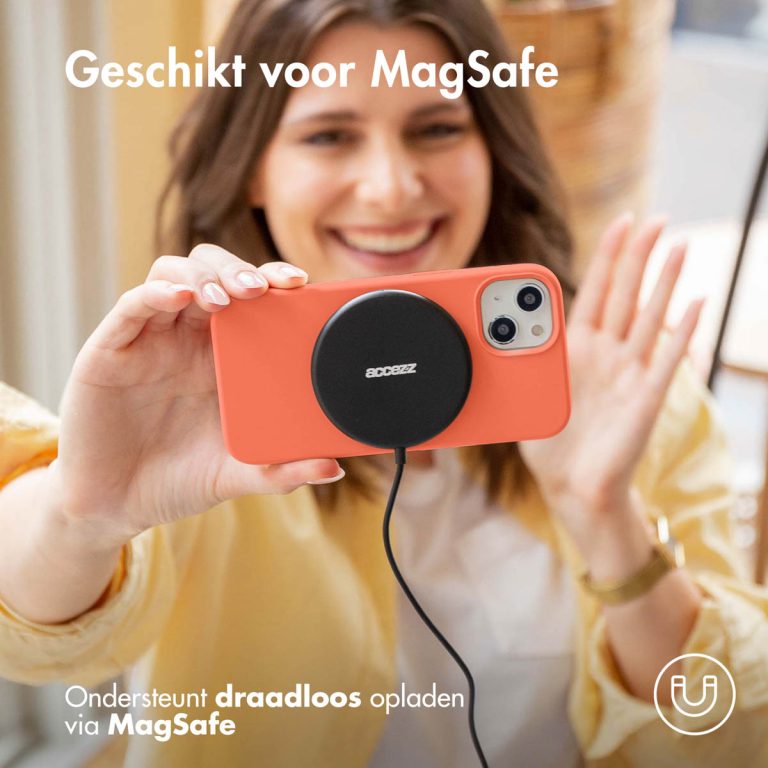 Accezz Liquid Silicone Backcover met MagSafe iPhone 15 Plus - Nectarine - Afbeelding 5