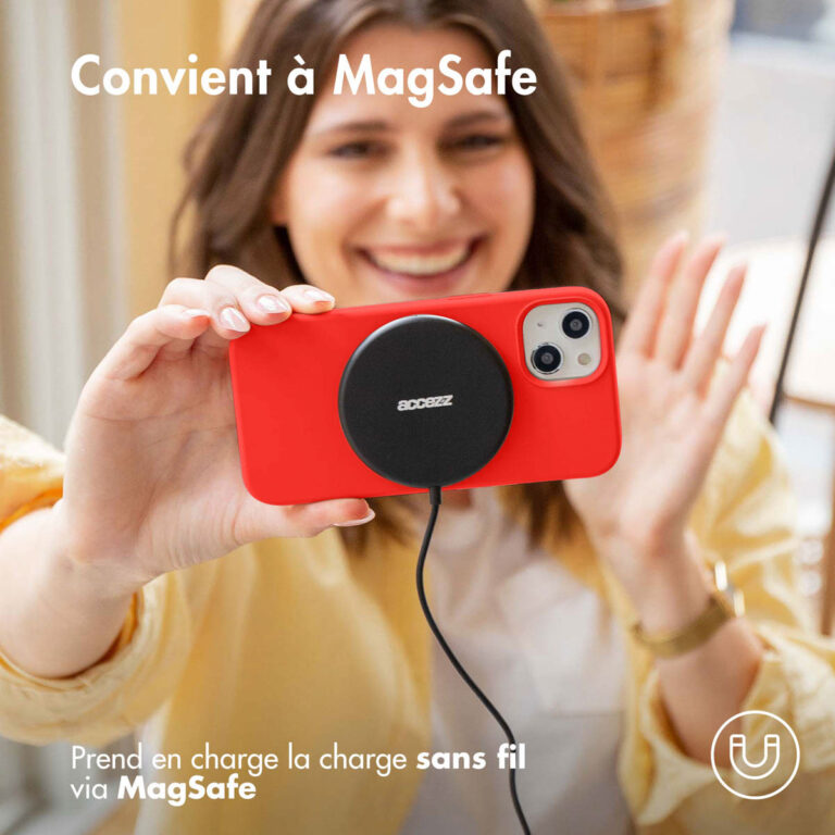 Accezz Liquid Silicone Backcover met MagSafe Apple iPhone 15 Pro Max - Rood - Afbeelding 10