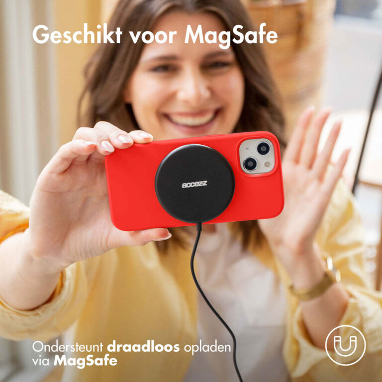 Accezz Liquid Silicone Backcover met MagSafe Apple iPhone 15 Pro Max - Rood - Afbeelding 5