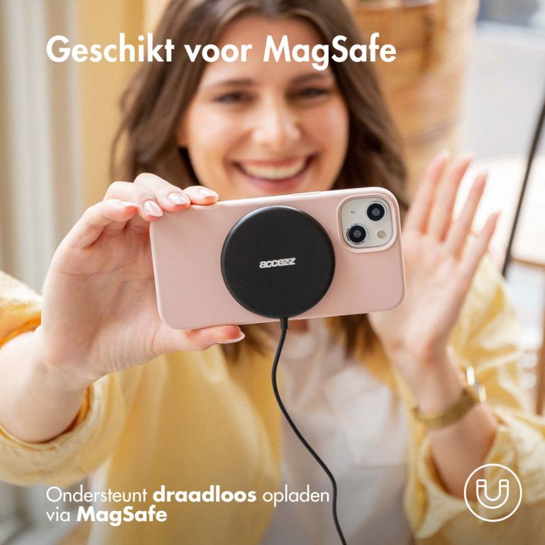 Accezz Liquid Silicone Backcover met MagSafe iPhone 15 Plus - Roze - Afbeelding 6